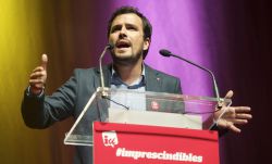 El candidato de Izquierda Unida (IU) a la Presidencia del Gobierno de España, Alberto Garzón, durante el mitin en el Pabellón Príncipe Felipe, en Zaragoza. EFE