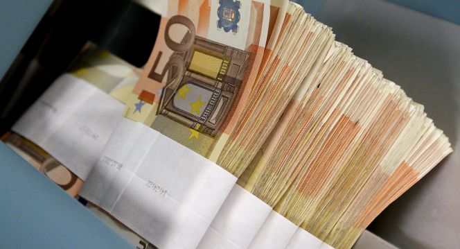 Dinero.