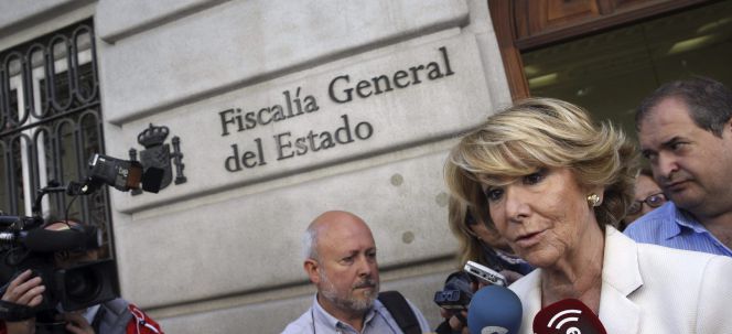 La candidata del PP a la Alcaldía de Madrid, Esperanza Aguirre, a su llegada a la Fiscalía General del Estado.