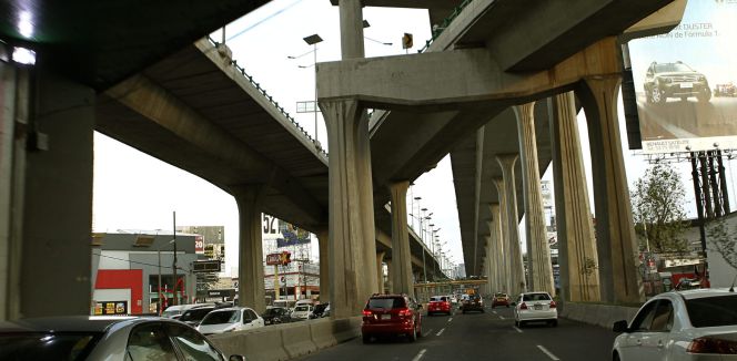 Vista general hoy de un tramo de la estructura del Viaducto Bicentenario en el Estado de México, operado por la empresa OHL.