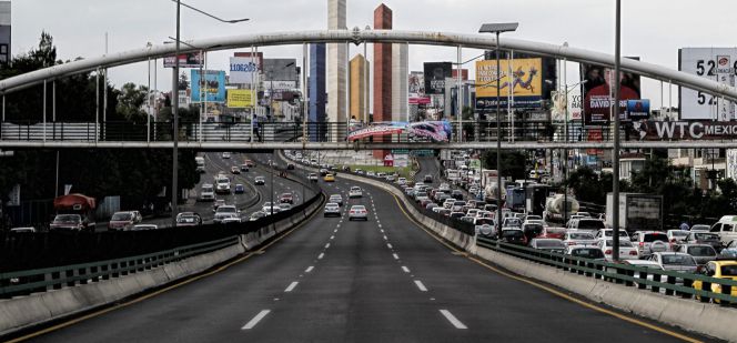 Vista general de un tramo de la estructura del Viaducto Bicentenario en el Estado de México, operado por la empresa OHL.