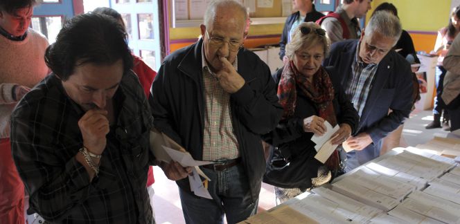 Elecciones Municipales y Autonómicas 2015. Ambiente en en el colegio Pi i Margall en la plaza del Dos de Mayo.
