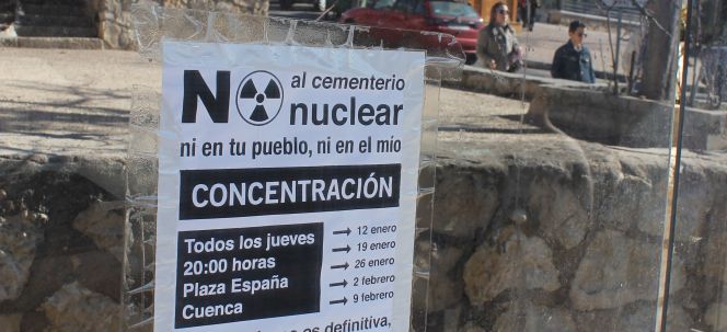 Carteles contra el ATC en Villar de Cañas (Cuenca)