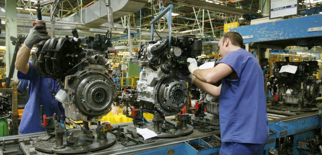 En la imagen, una cadena de montaje de la factoria de Ford en Almussafes (Valencia). EFEArchivo