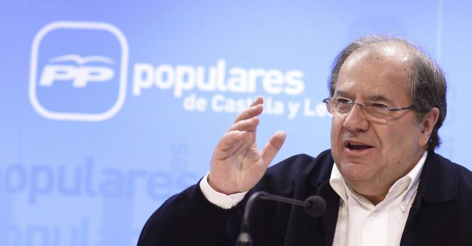 El candidato del PP a la presidencia de la Junta de Castilla y León, Juan Vicente Herrera, valora los resultados de las elecciones del 24 M, en la sede de su partido.