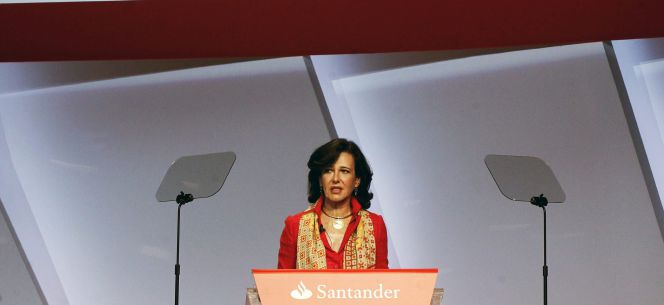 La presidenta del Banco Santander, Ana Botín (c), durante la Junta General de Accionistas del Banco de Santander. EFEArchivo