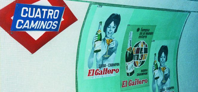 Publicidad de los años sesenta en el metro de Madrid.