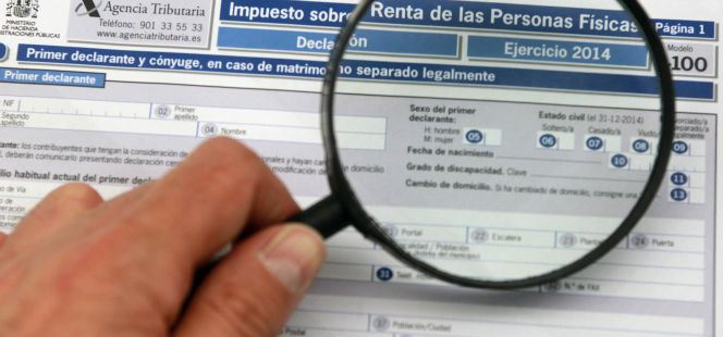 Un formulario de la declaración del impuesto sobre la renta del ejercicio 2014.