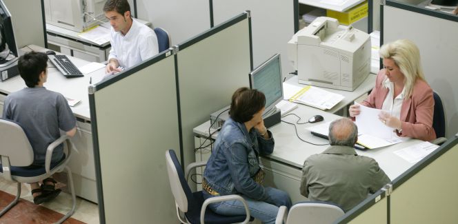 Trámites de la renta en una oficina de la Agencia Tributaria.