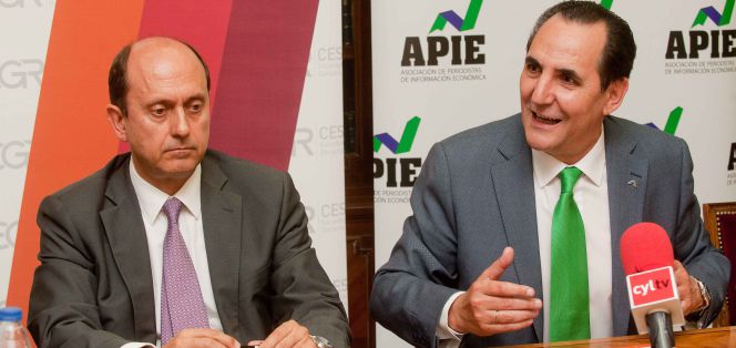 De izquierda a derecha, Josep Lores, vicepresidente de SGR-CESGAR y Avalis y José Rolando Álvarez, presidente de SGR-CESGAR e Iberaval.