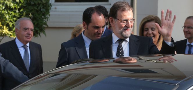Mariano Rajoy y la ministra de Trabajo, Fátima Báñez, durante la inauguración de las jornadas "Trabajo autónomo y economía social: motores del empleo", en lasede de la Secretaría General de Inmigración -
