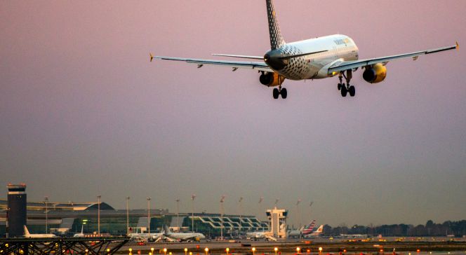 Un avión de Vueling toma tierra en el aeropuerto de Barcelona El Prat. Getty Images