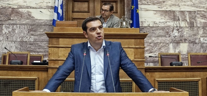 El primer ministro griego, Alexis Tsipras, durante la reunión del grupo parlamentario de Syriza de este martes.