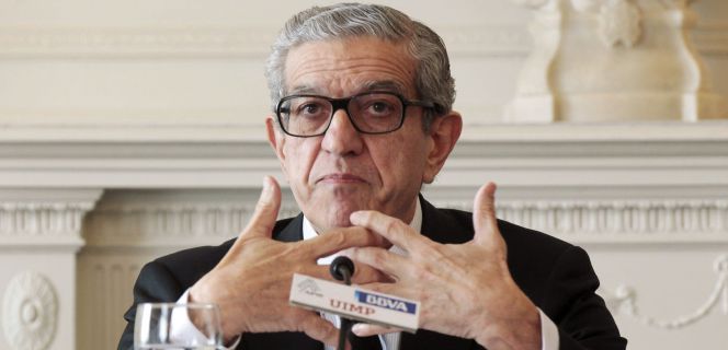 El presidente de Unicaja, Braulio Medel, durante su intervención hoy en el curso "El nuevo modelo de desarrollo" que se celebra esta semana en la Universidad Internacional Menendez Pelayo (UIMP).