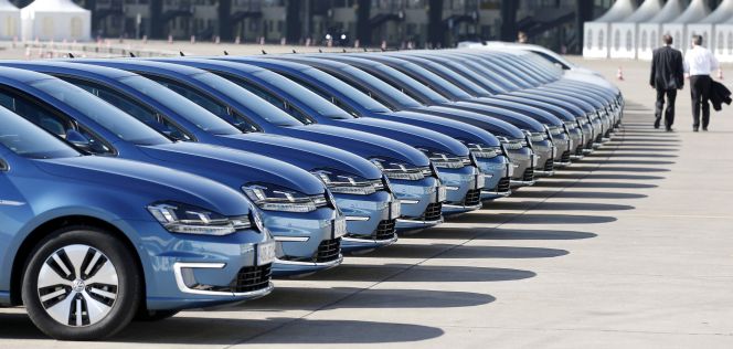 Hilera de Volkswagen Golf, el coche más vendido