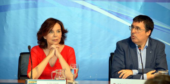 Esther Arizmendi, presidenta del Consejo de Transparencia, y Enrique Silvestre, gerente del INAP, durante la presentación de la jornada 'Transparencia, ¿lema o realidad?'.
