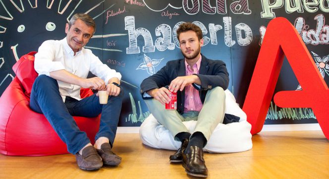 Enrique Sánchez, presidente de Adecco, con Héctor Recio, presidente hasta el 8 de julio.