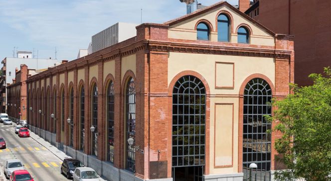 Antigua fábrica restaurada y convertida en la sede de Campus Madrid.
