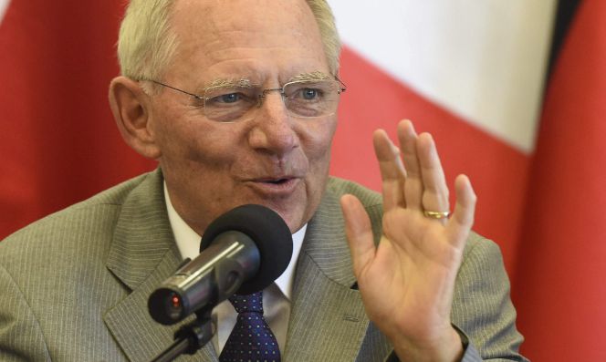 El ministro alemán de Finanzas, Wolfgang Schäuble da una rueda de prensa con el ministro francés de Finanzas, Michel Sapin (fuera de la imagen) el 6 de julio.