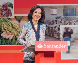 La presidenta del Grupo Santander, Ana Botín, durante la ceremonia de clausura de la conferencia de rectores.