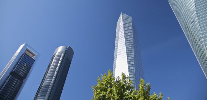El mercado ve a Colonial como el tapado en la pugna por Torre Espacio