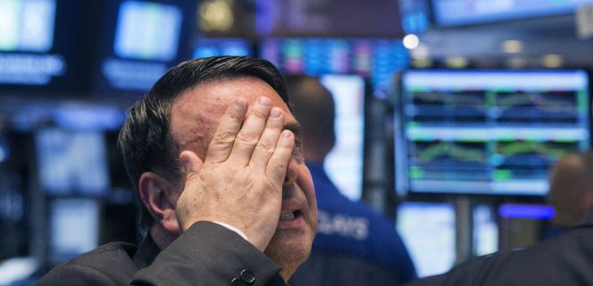 Un inversor frustrado tras el parón de la bolsa de New York.