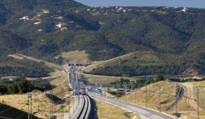 Túneles del Pertús en el tramo de AVE y mercancías entre Figueras y Perpignan.