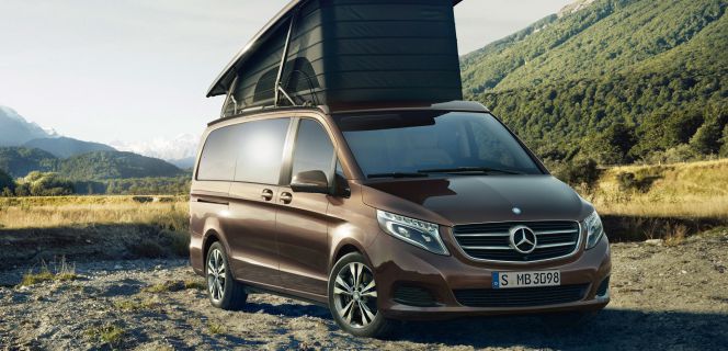 Modelo de Mercedes con techo desplegable.