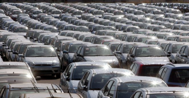 Coches en la planta de Ford en Almusafes (Valencia)