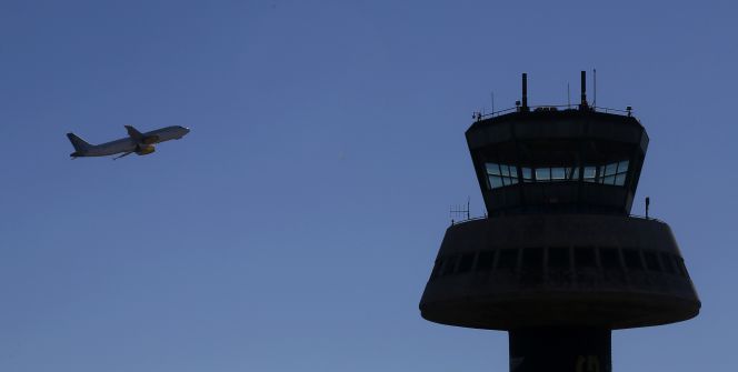 Torre de control del aeropuerto de Barcelona-El Prat.