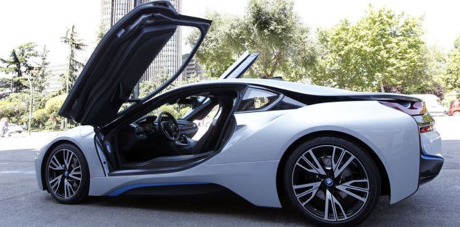 BMW i8: el silencioso centro de atención de la ciudad