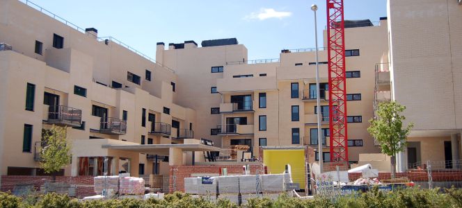 Construcción de viviendas en la nueva zona residencial de Valdebebas (Madrid).
