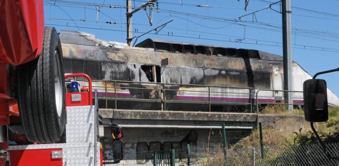 El tren AVE español tuvo que ser evacuado este domingo a la altura de la localidad francesa de Lunel, cerca de Montpellier.