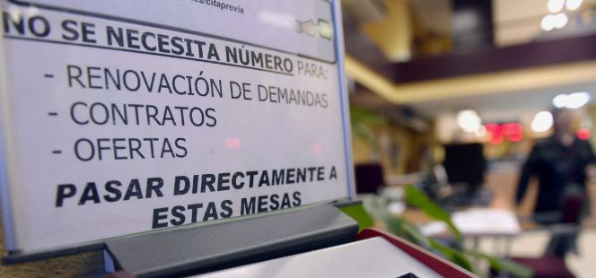 Interior de una oficina de Empleo. EFEArchivo
