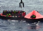Naufraga un barco con cientos de inmigrantes cerca de Libia Naufraga un barco con cientos de inmigrantes cerca de Libia