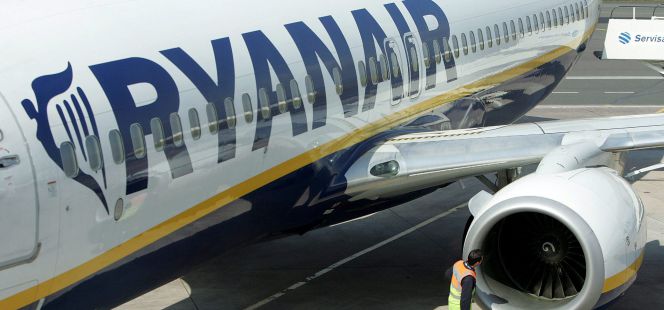 Detalle de un avión de la aerolínea Ryanair.