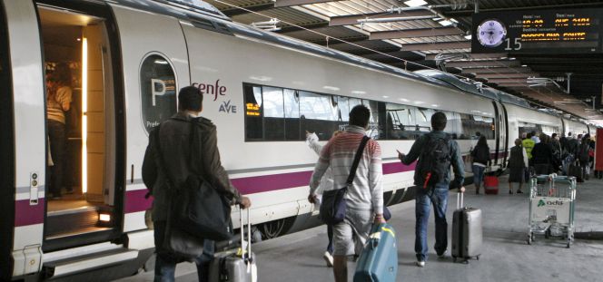 Tren Ave en la estación de Atocha de Madrid.
