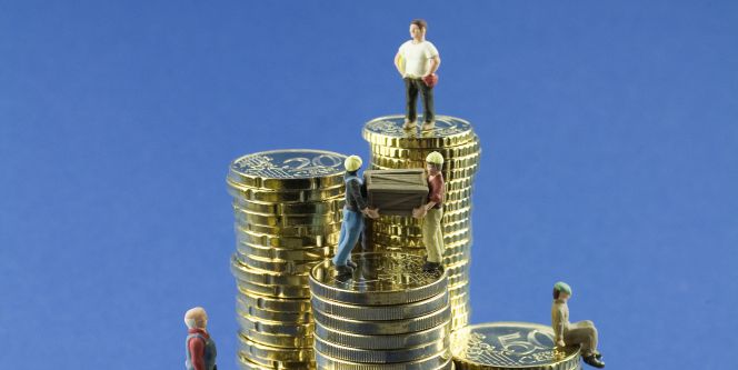 Un ejecutivo cobra 2,6 veces el sueldo de un empleado