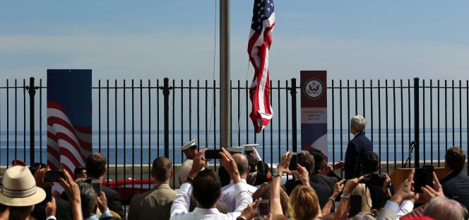 Ceremonia de izado de la bandera estadounidense en la embajada de ese país en La Habana (Cuba)