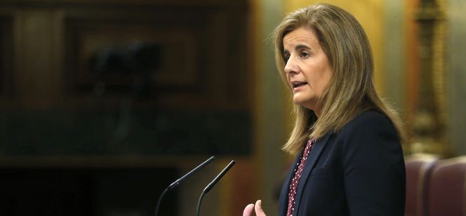 Fátima Báñez, ministra de Empleo y Seguridad Social, en el Congreso de los Diputados.