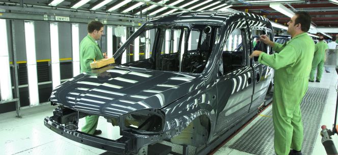 Cadena de montaje de la fábrica de General Motors en Figueruelas.