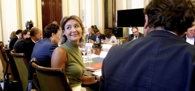 La ministra de Agricultura, Alimentación y Medio Ambiente, Isabel García Tejerina, durante la reunión de esta semana con representantes del sector lácteo.