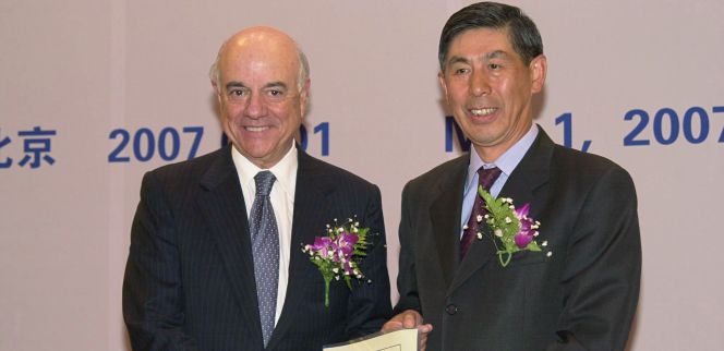 Francisco González, presidente del BBVA junto con King Dan, presidente de CITIC, en una imagen de 2008. rn