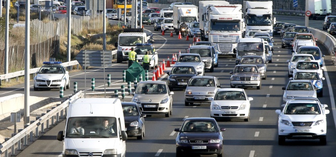 La operación retorno comienza con la gasolina más barata de los últimos cinco años