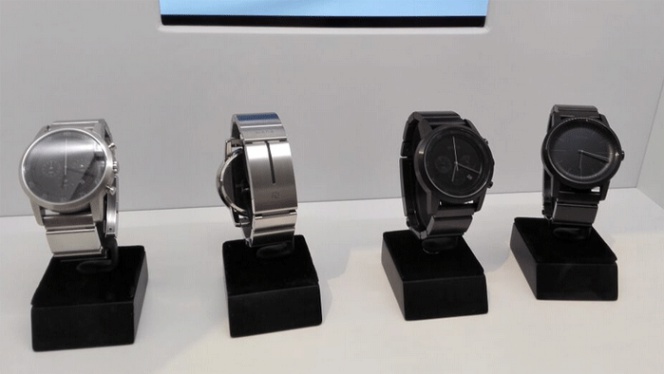 Probamos los dispositivos más futuristas de Sony: smartwatch Wena y otros gadgets