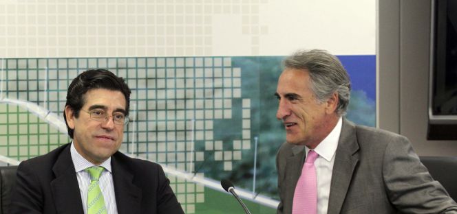 Fernando Lacadena, ex director financiero de Sacyr y actual consejero delegado de Testa, junto al presidente del grupo Sacyr, Manuel Manrique, en una imagen de archivo. Juan Lázaro