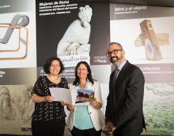 Isabel Fuentes, directora de CaixaForum Madrid; Elisa Durán, directora general adjunta de la Fundación La Caixa; e Ignasi Miró, director del área de Cultura de la Fundación La Caixa, en la presentación de la temporada.