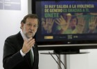 Rajoy visita el 016 y presenta una campaña contra la violencia de género Rajoy visita el 016 y presenta una campaña contra la violencia de género
