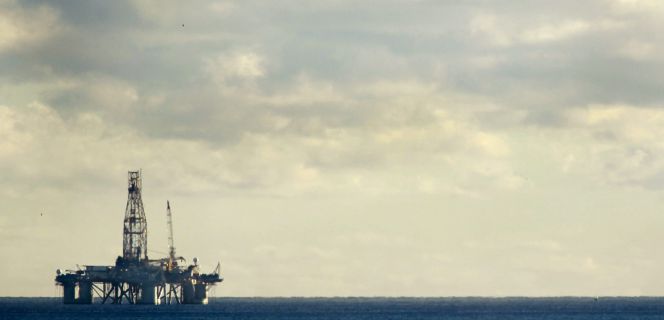 En la imagen, una plataforma de extracción petrolífera. EFEArchivo