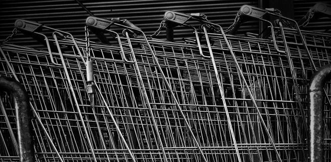 Los bancos españoles, cada día menos bancos y más supermercados